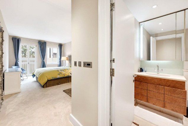 Flat 1.5, 10, Lancelot Place, London photo 4