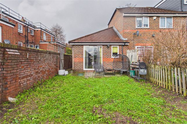 9, Byron Close, London photo 3