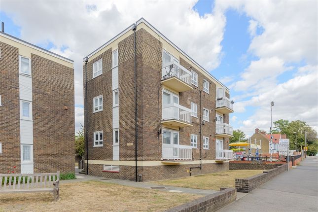 1-bed flat on Fountain Walk Northfleet, Gravesend, £100,000
