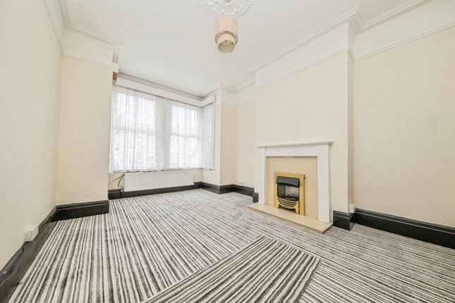 30, Ellis Road, CLACTON-ON-SEA photo 2
