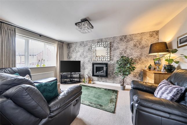 1, Round Hill Road, West Yorkshire photo 3
