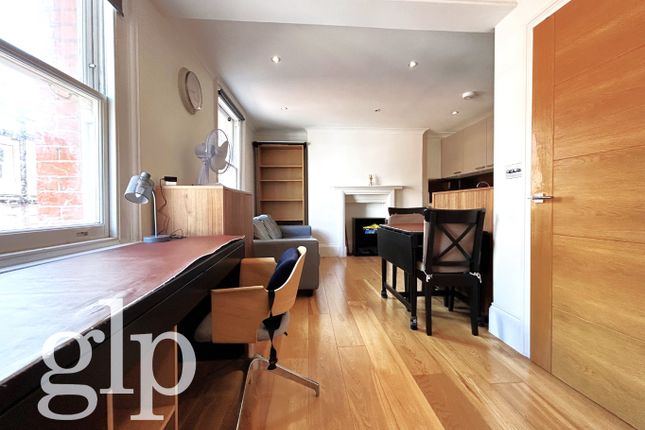 Flat 7, 59 Rupert Street, Greater London photo 2
