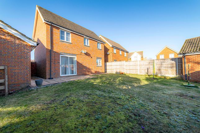 Detached house to rent in Forest Avenue, Ashford