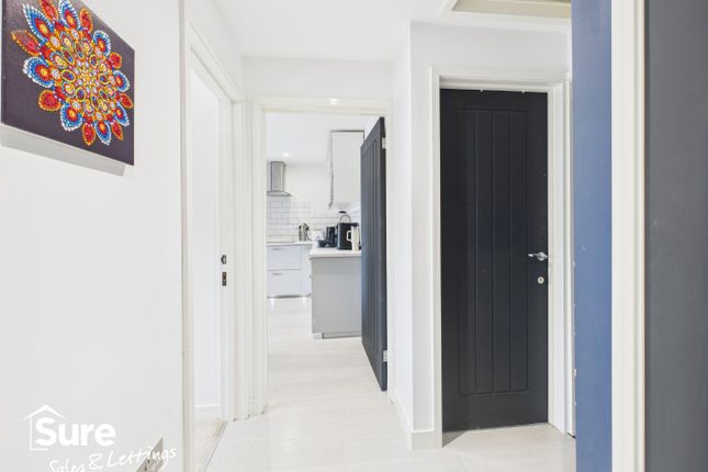 Room 1 - 33 Downside, Hemel Hempstead, Hertfordshire photo 5