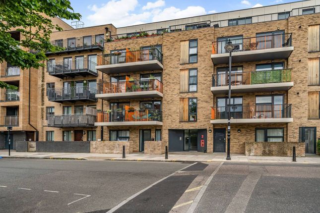 Thumbnail Flat for sale in Fairfield Road, Mile End, London