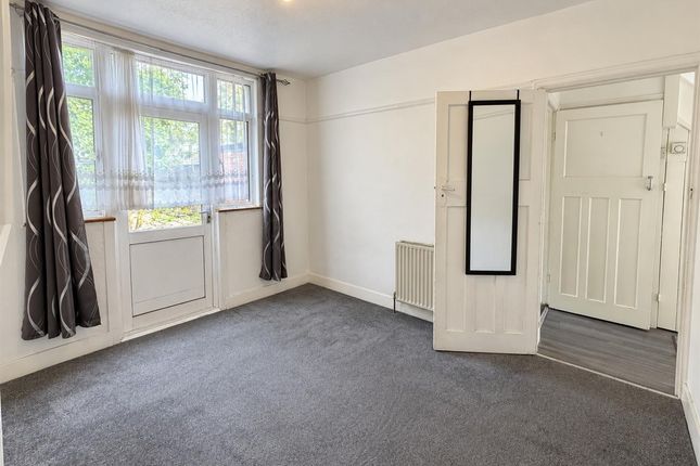 31, Spring Road, Feltham photo 5