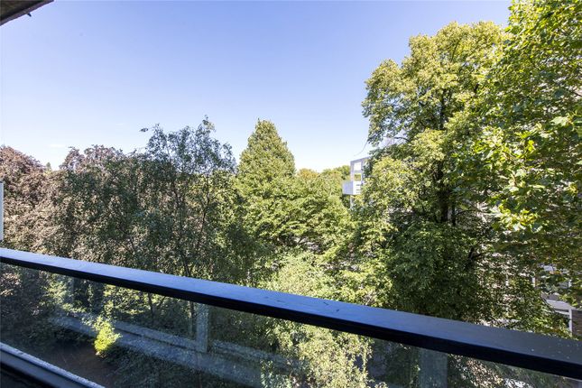 45, Park Close, Holland Park photo 3