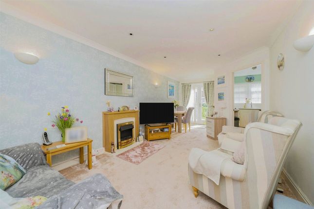 Flat for sale in Hinderton Road, Neston, Cheshire