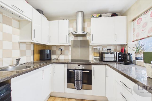 67, Landau Way, Broxbourne photo 4