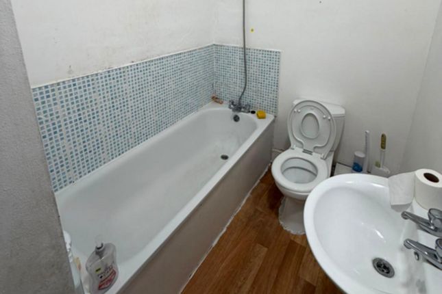 Flat Flat 5, 27, High Street, Orpington photo 5