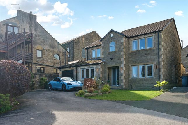 4-bed detached on Scape View, Huddersfield, £525,000