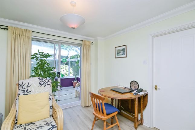 20, Badgers Brook Drive, COWBRIDGE photo 4