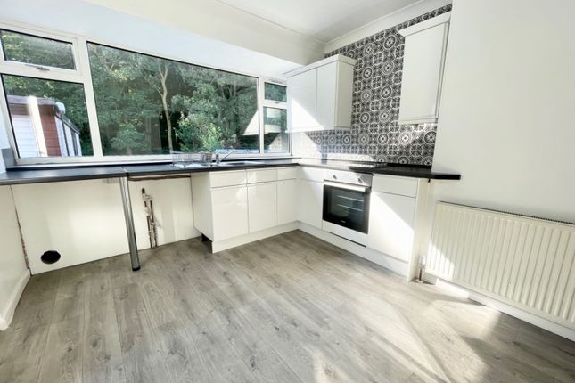 202, Stonelow Road, Dronfield photo 3