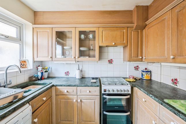 44, Netherfield Avenue, Eastbourne photo 4