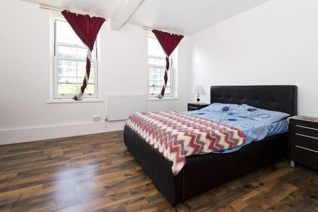 Flat for sale in Old Street, London