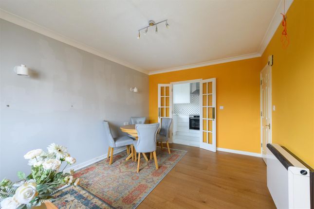 38 Woodmere Court, 7, Avenue Road, London photo 3