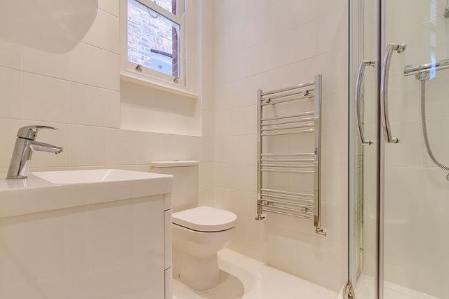 Flat for sale in Fitzgeorge Avenue, London