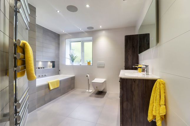 10, Heathpark Drive, Windlesham photo 3