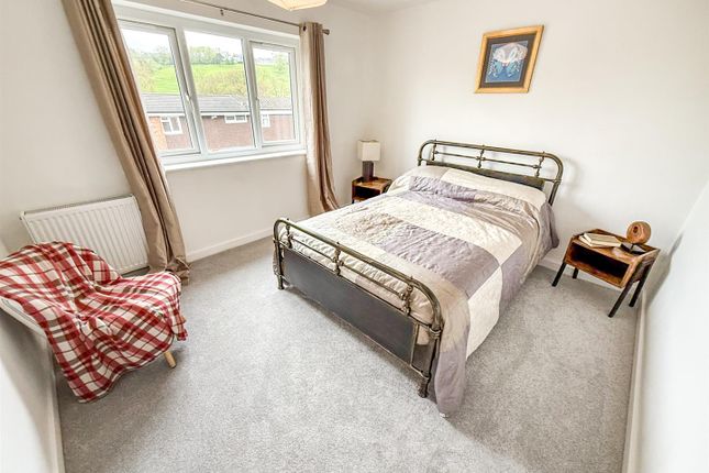 44, Bron Y Gaer, Llanfyllin photo 3