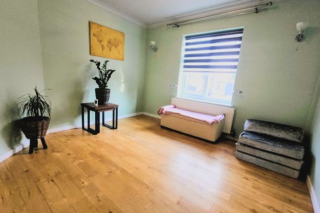 8, Kingsley walk, Chadwell-St-Mary photo 5