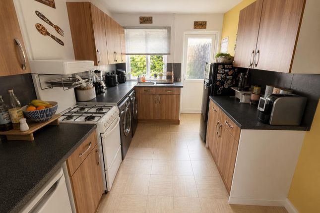 26, Cosgrove Way, Northampton photo 2