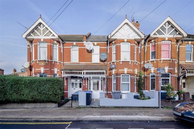 Thumbnail Flat for sale in Temple Road, London