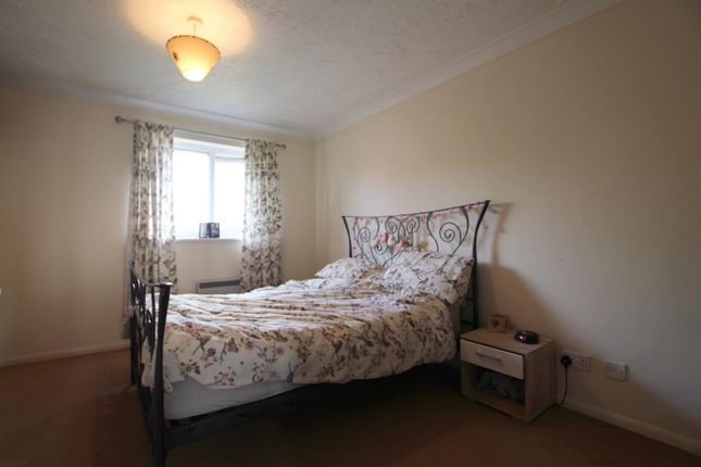 94, Caldbeck Close, Peterborough photo 4