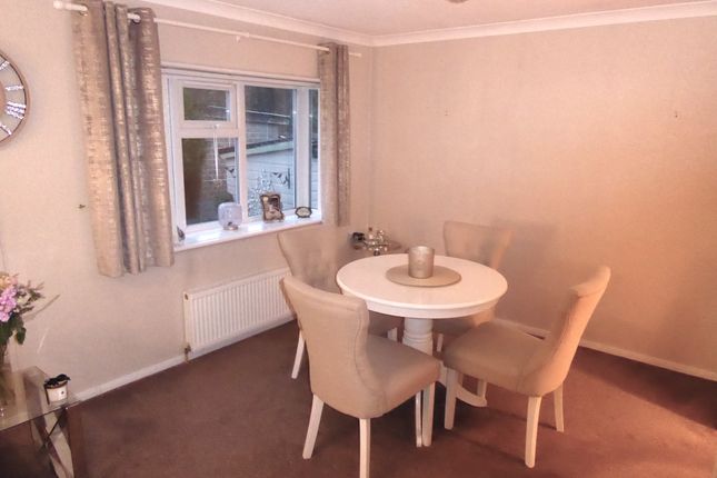 27 The Rowans, Woodbine Close Park, Waltham Abbey photo 4