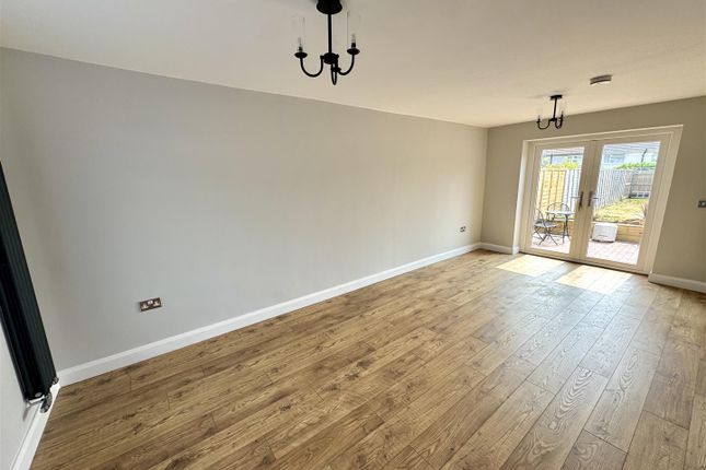 10, Queens Road, Chepstow photo 3