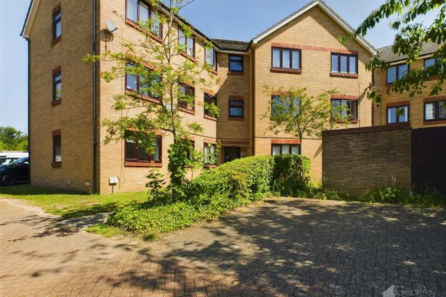 Thumbnail Flat for sale in Turnors, Harlow