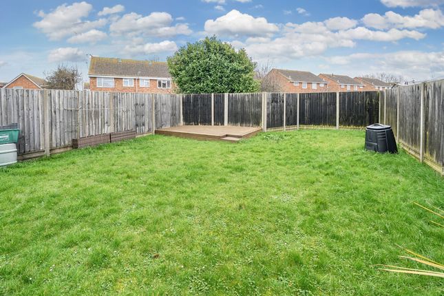 65 Markfield, Bognor Regis photo 4