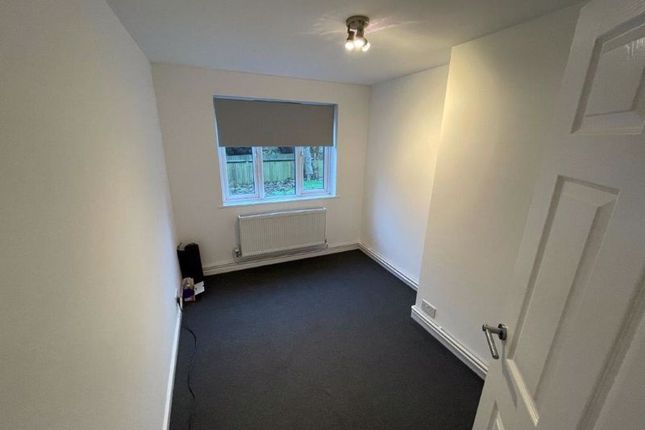 Flat to rent in Capel Close, London