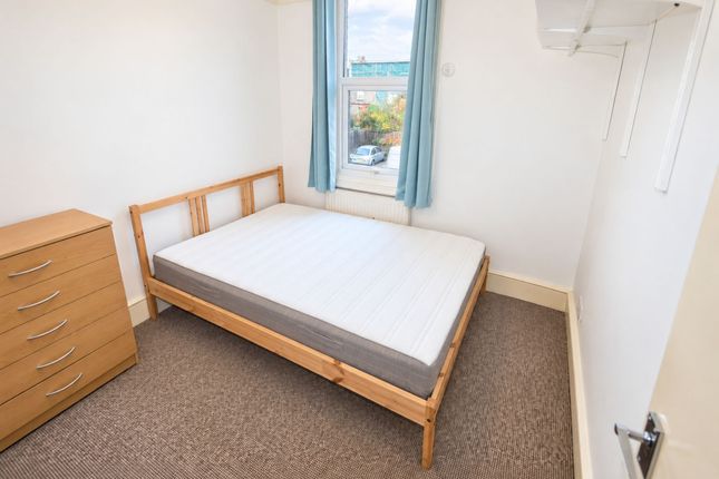 108b James House, James Lane, London photo 4