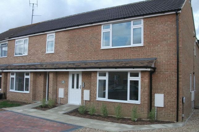 Flat to rent in Fullwell Close, Abingdon