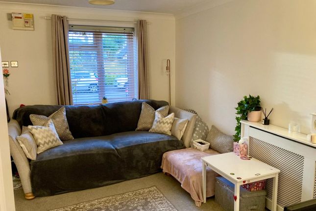 44, Oaktree Way, Horsham photo 3
