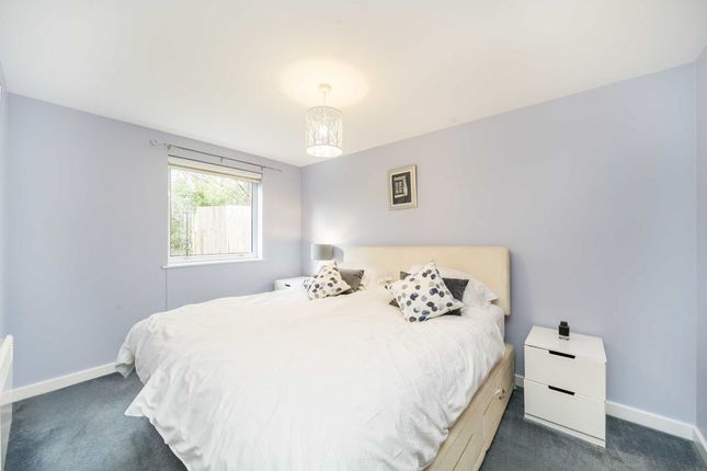 Flat for sale in Highwood Close, London