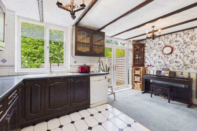 27 Parkfield Drive, Lancaster photo 4