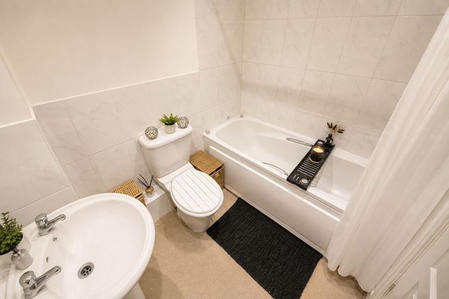 1, Wingfield Court, Grantham photo 4