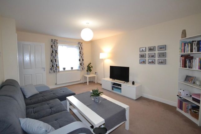 27, Brooklands Way, Bourne photo 2
