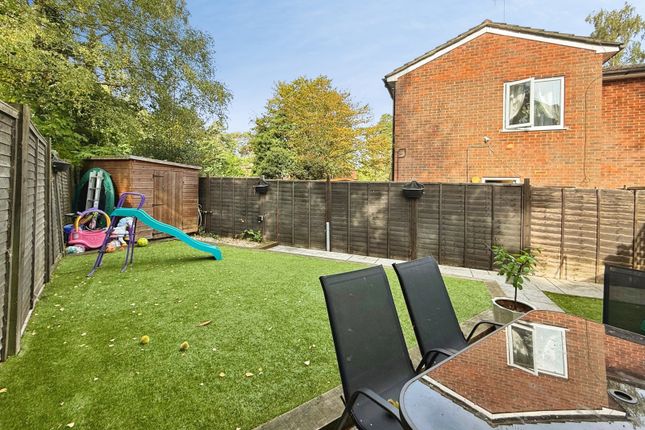 13, Cricket Field Grove, Berkshire photo 4