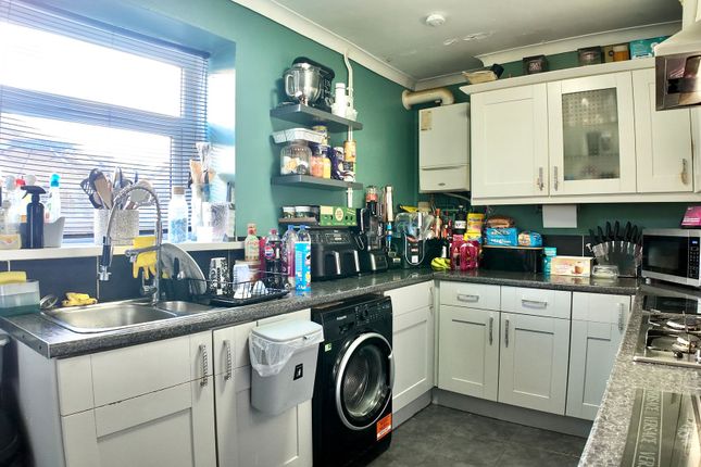 2 Co-Operative Terrace, Ebbw Vale photo 4