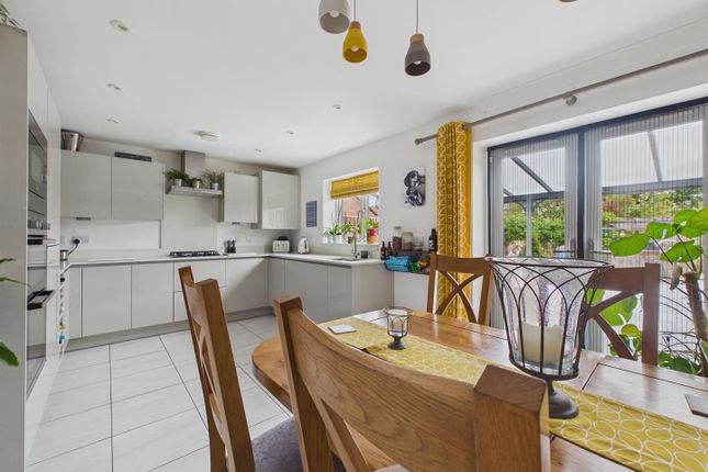 8, Bay Tree Close, Upton-Upon-Severn photo 3