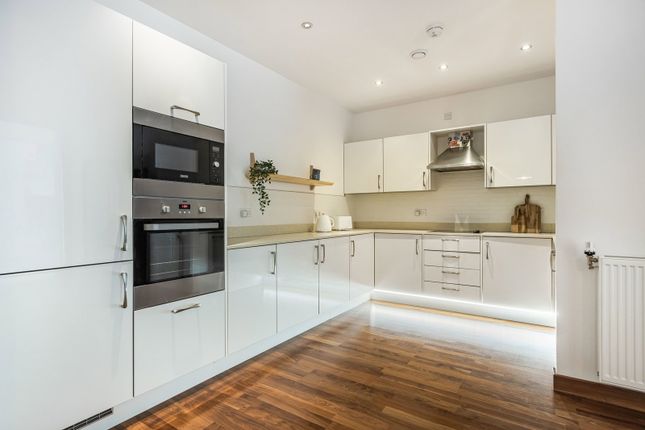 144,Christchurch Way, London photo 4