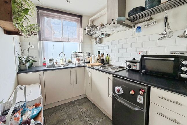 Flat 4, Victoria House, 4, Albert Road, Windsor photo 5