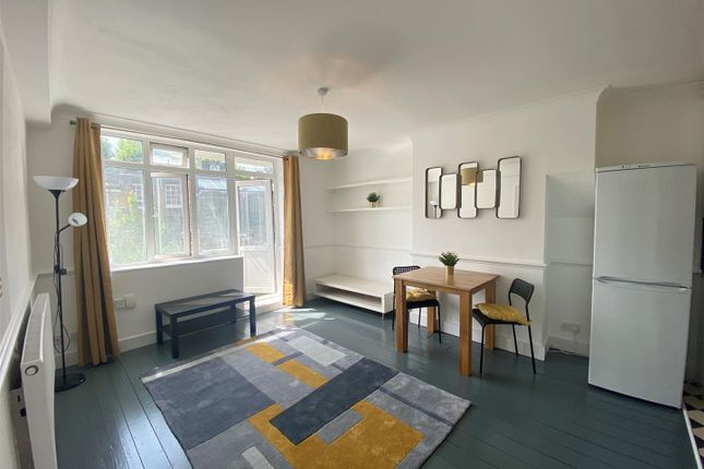 Thumbnail Flat to rent in Finn House, Bevenden Street, London