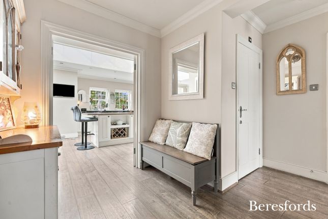 15, Eversleigh Gardens, Upminster photo 2