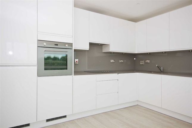 Flat for sale in Lakeside Drive, London