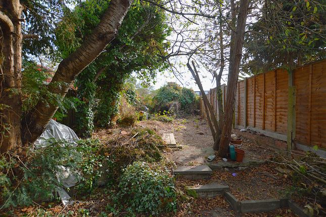 20, Old Manor Drive, Isleworth photo 3