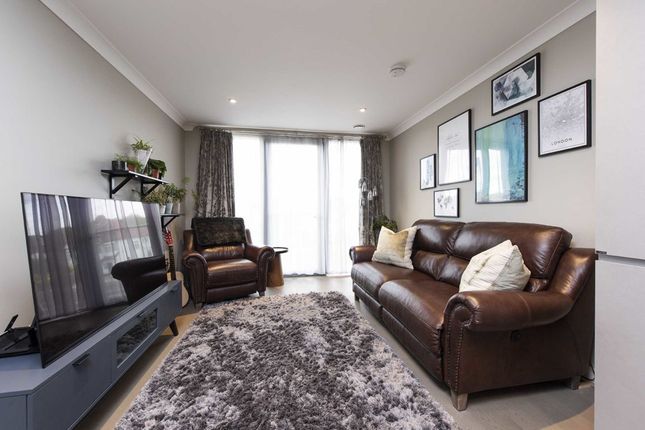 Flat for sale in Hope Close, London
