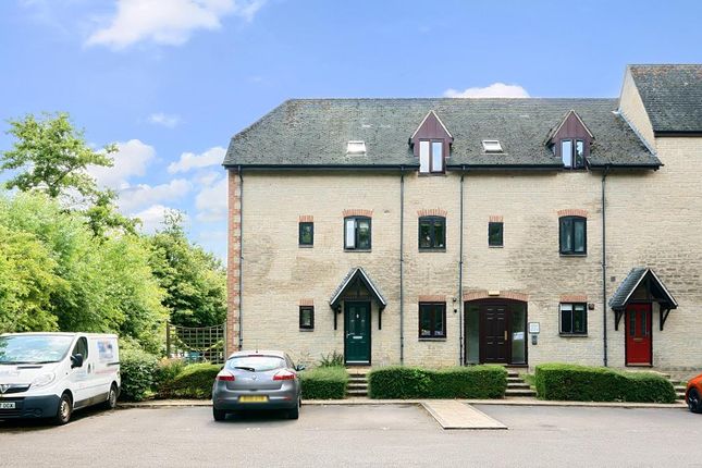 Flat for sale in Witney, Oxfordshire